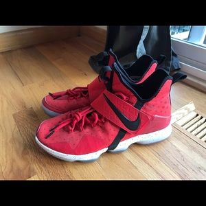 Nike Lebron XIV 14 University Red size 12